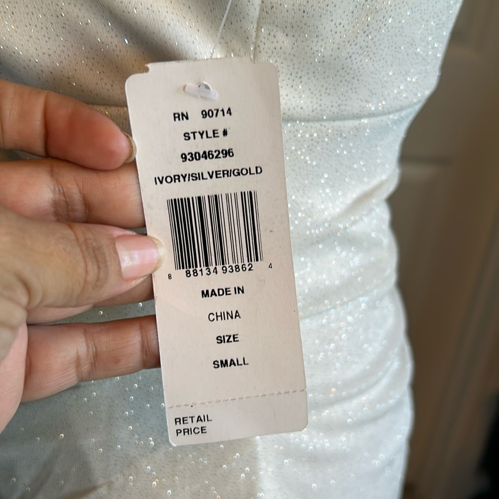 White new dress - Picture 4 of 15